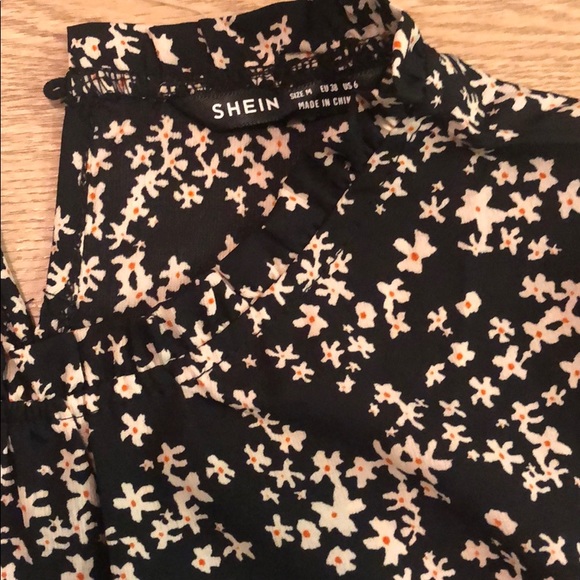 Tie Neck Ruffle Hem Ditsy Floral Dress - Picture 5 of 5